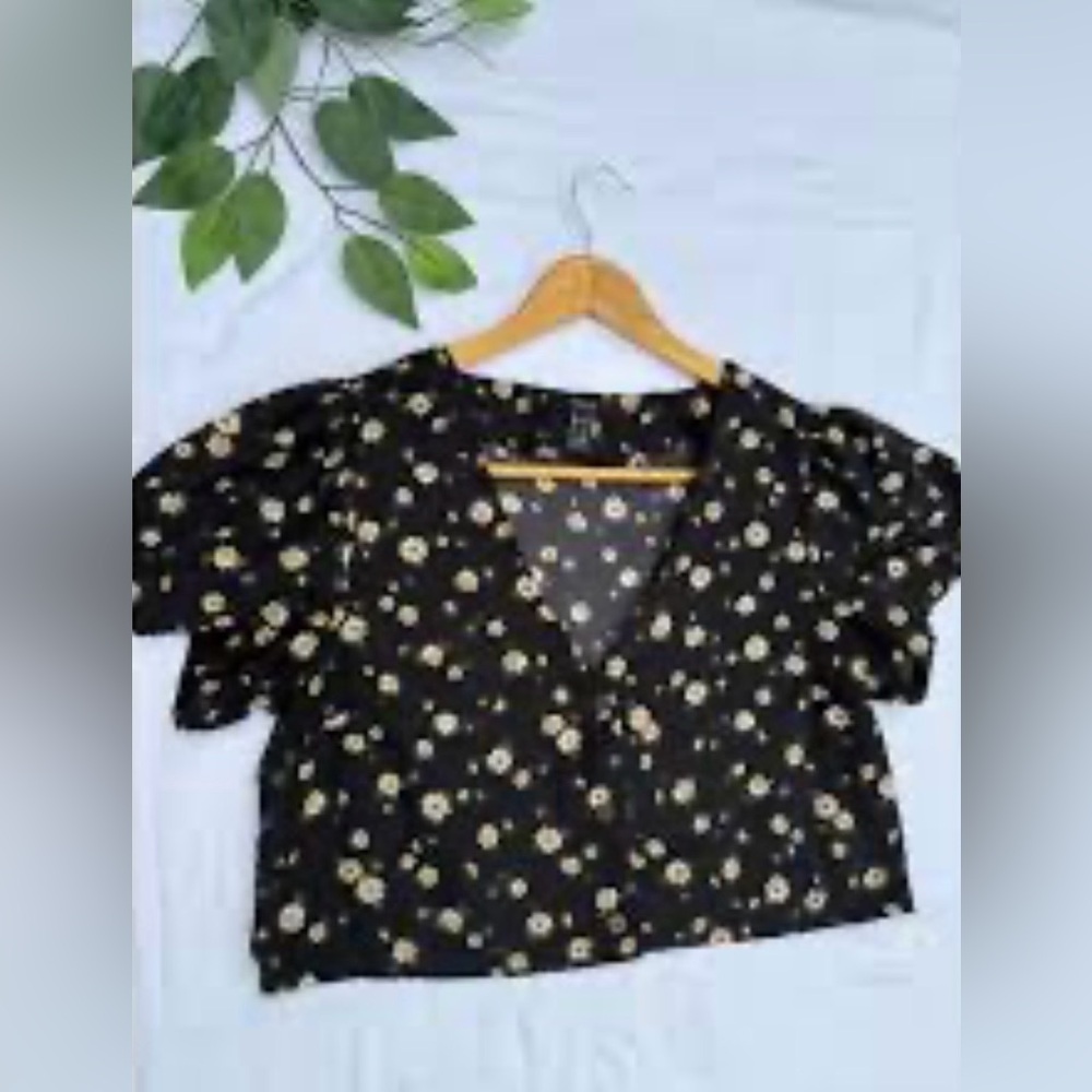 Forever 21 Black Floral Blouse size M NWT